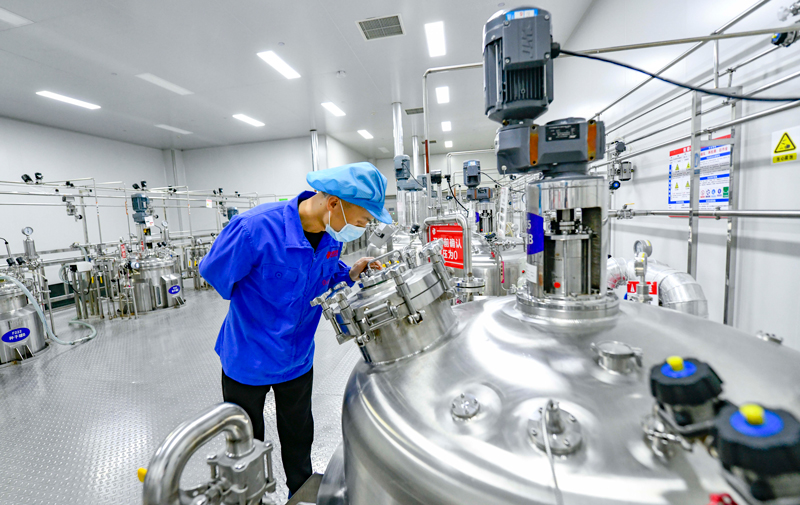 頭孢顆粒生產(chǎn)煥新！銀星機械直線篩 + 真空上料機：GMP 合規(guī)無縫銜接，損耗直降 2.5%